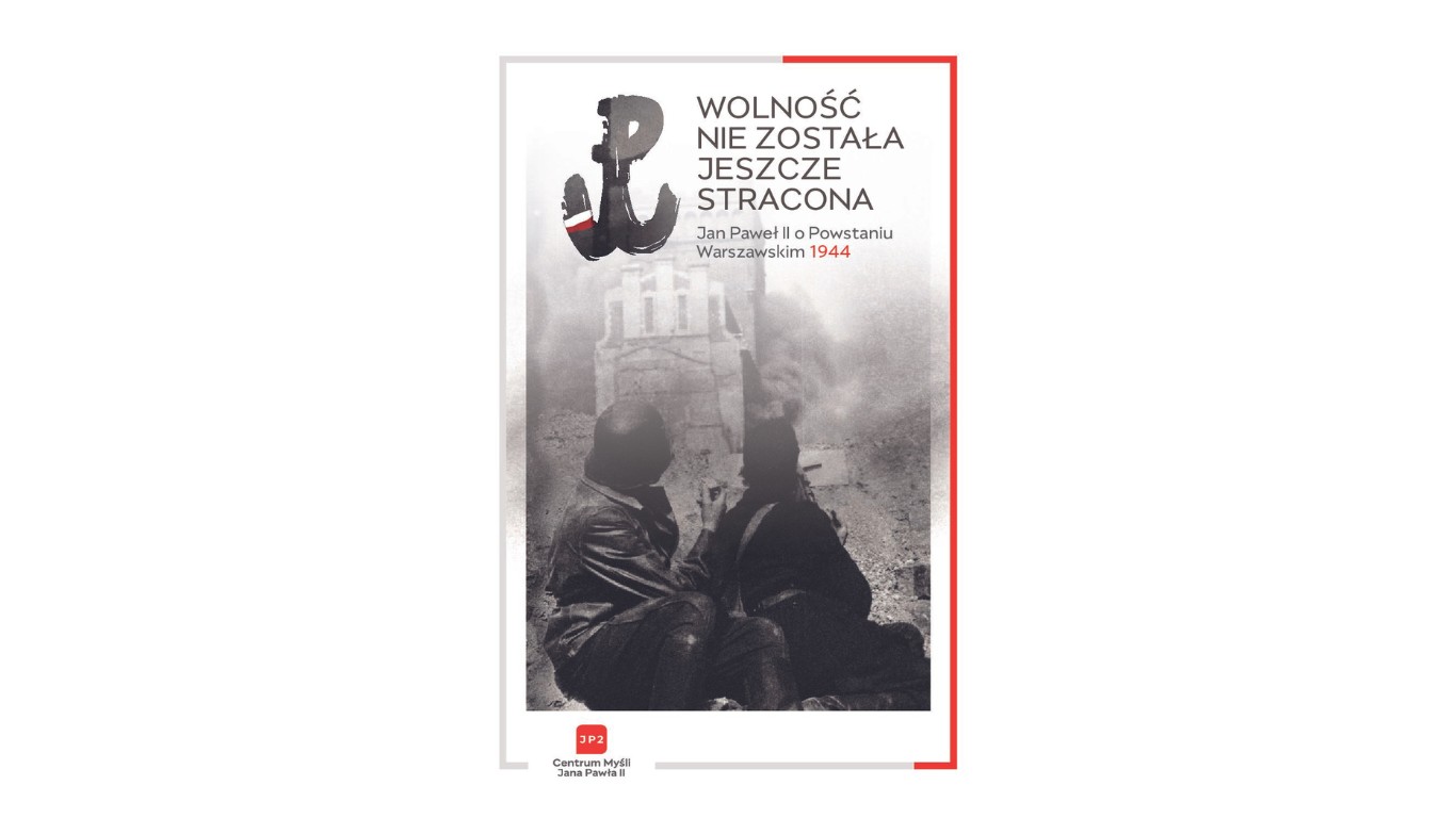 Plakat z napisem "Wolność nie została jeszcze stracona. Jan Paweł II o Powstaniu Warszawskim 1944". Na zdjęciu powstańcy warszawscy i ruiny.
